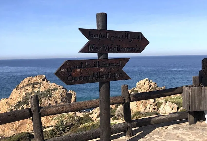 La mer méditerranée à droite et l'océan atlantique à gauche - Cap Spartel