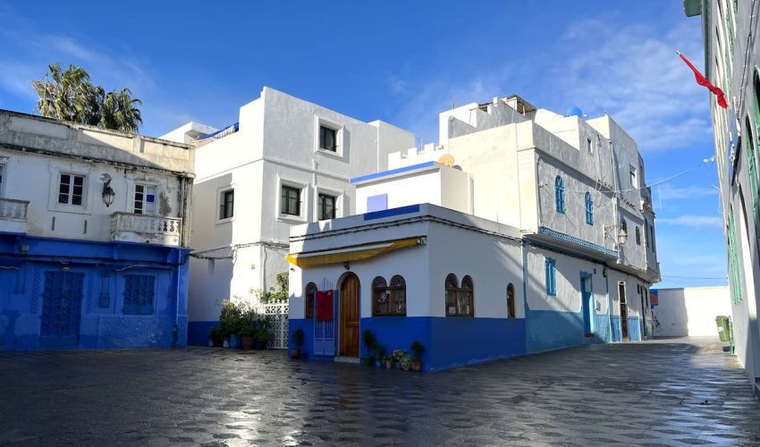 maisons blanches et bleues au coeur de la médina de Asilah